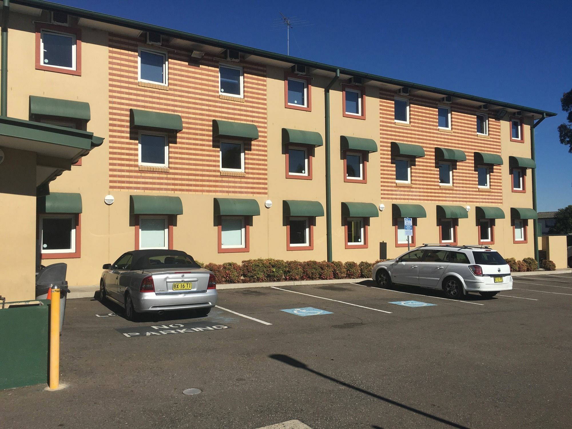 Ibis Budget - Casula Liverpool Eksteriør bilde